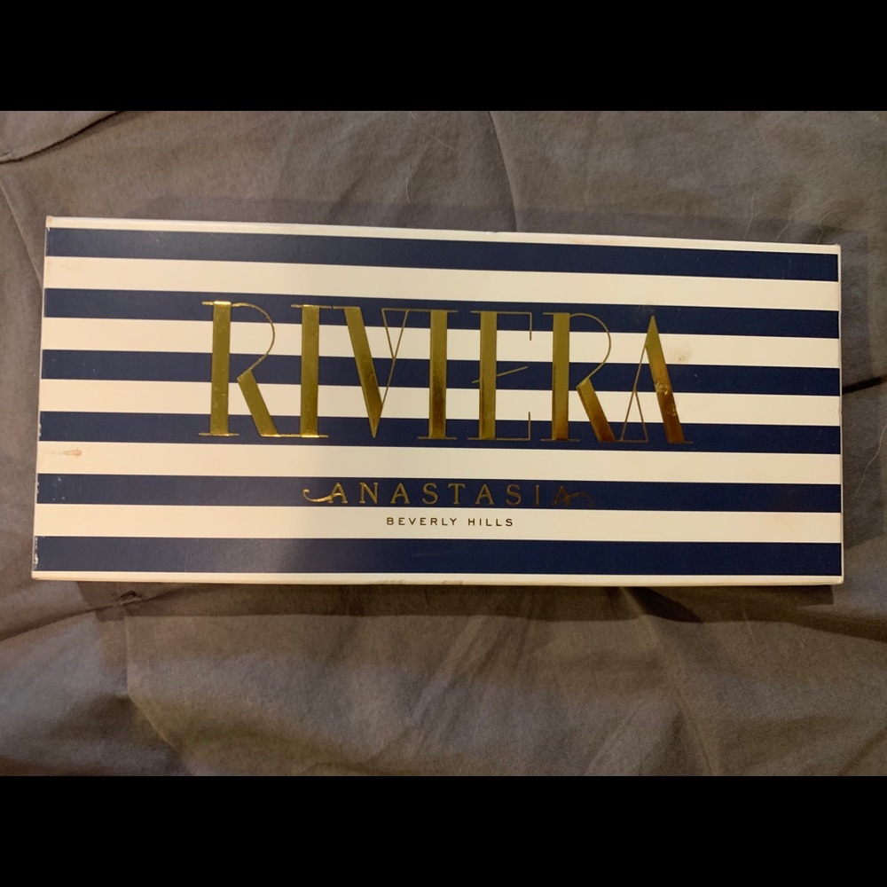 Rivera Anastasia eyeshadow palette